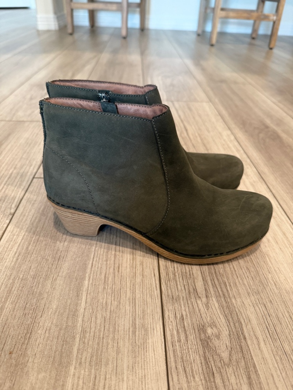 Dansko Womens Maria Bootie Olive Nubuck EU 38